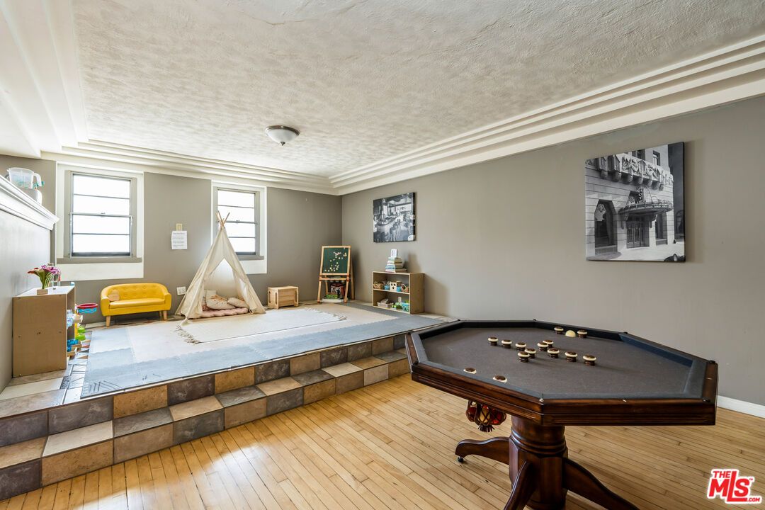Billiard Table, Game Room, Interior, Wood Texture Flooring