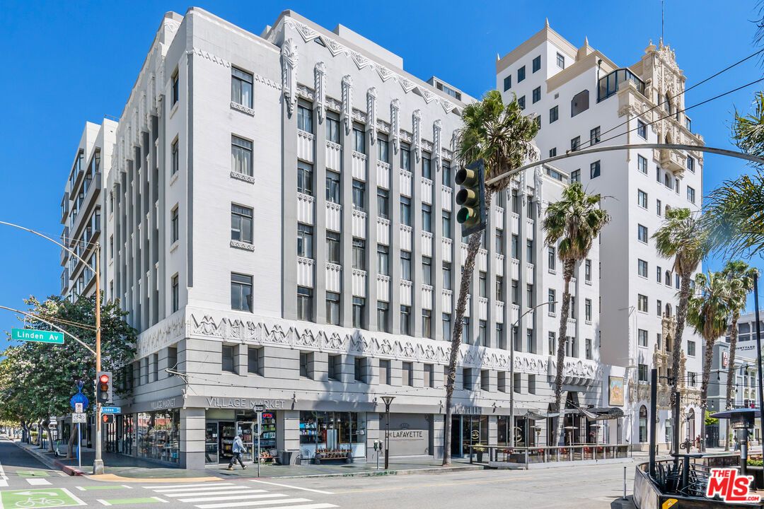 Exterior, Facade, Condo Building