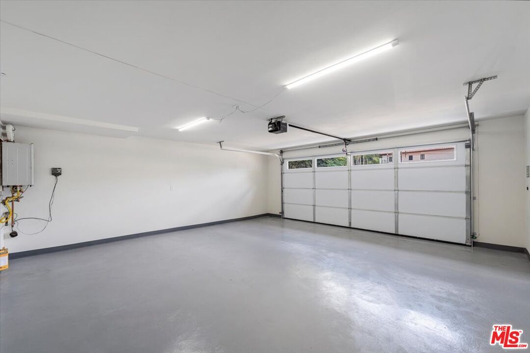 Garage, Interior