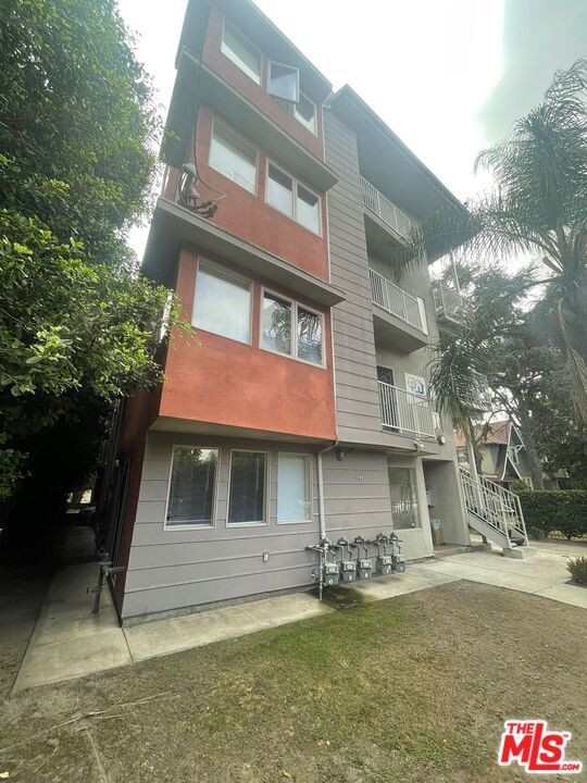 Backyard, Exterior, Facade, Condo Building