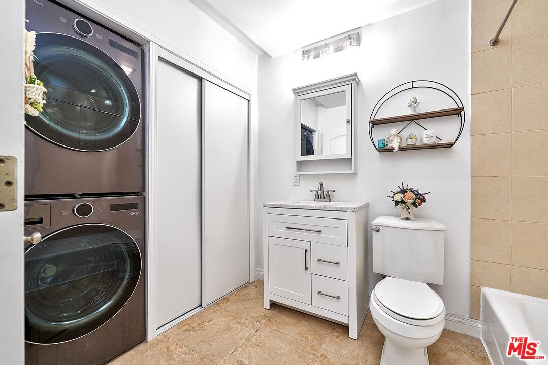 Bathroom, Interior, Utility Closets, Washer