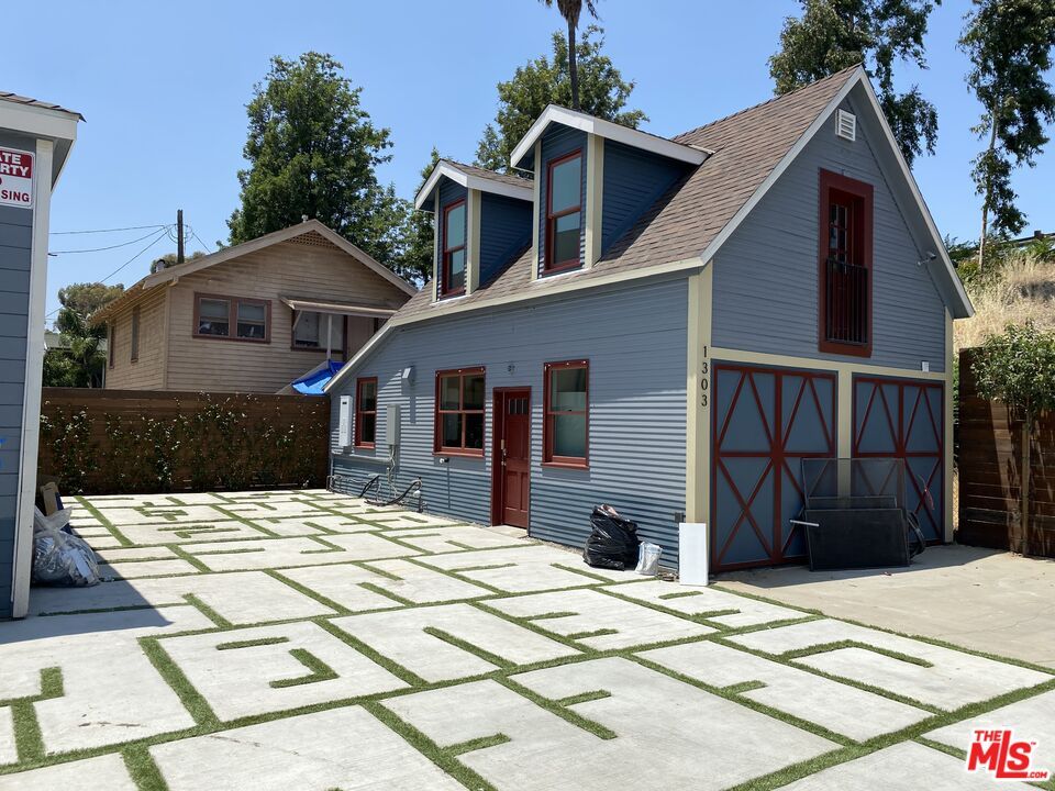 Attached, Exterior, Facade, Cape Cod