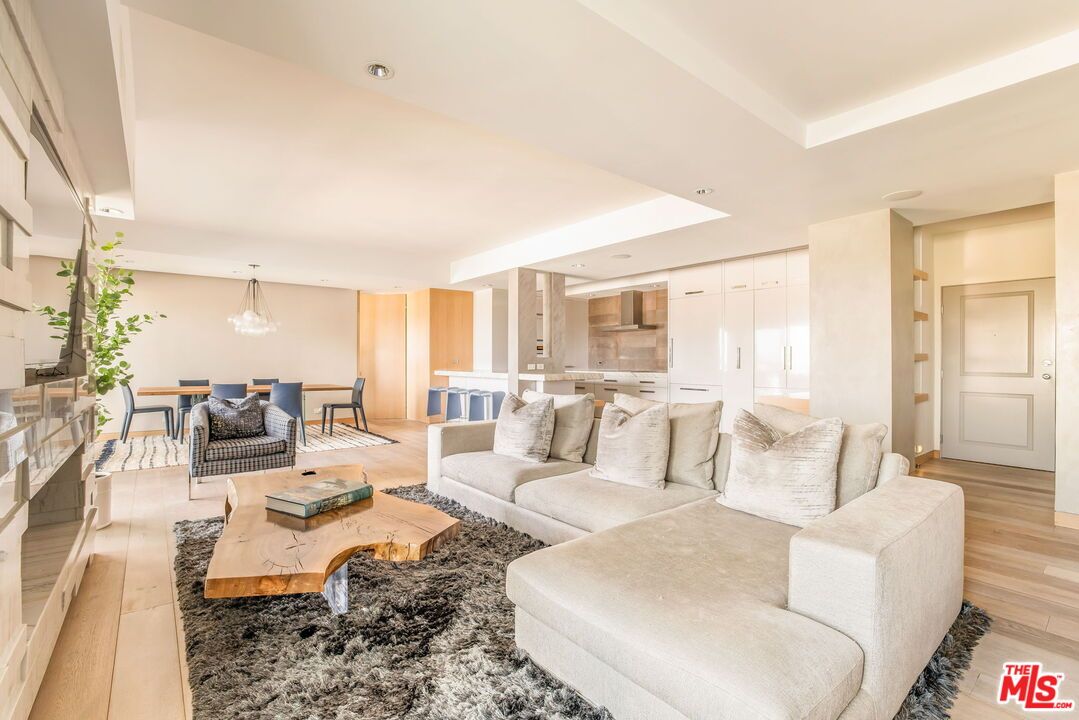 Chandelier, Dining room, Interior, Kitchen, Living room, Pendant Lights, Recessed Lighting, Wood Texture Flooring