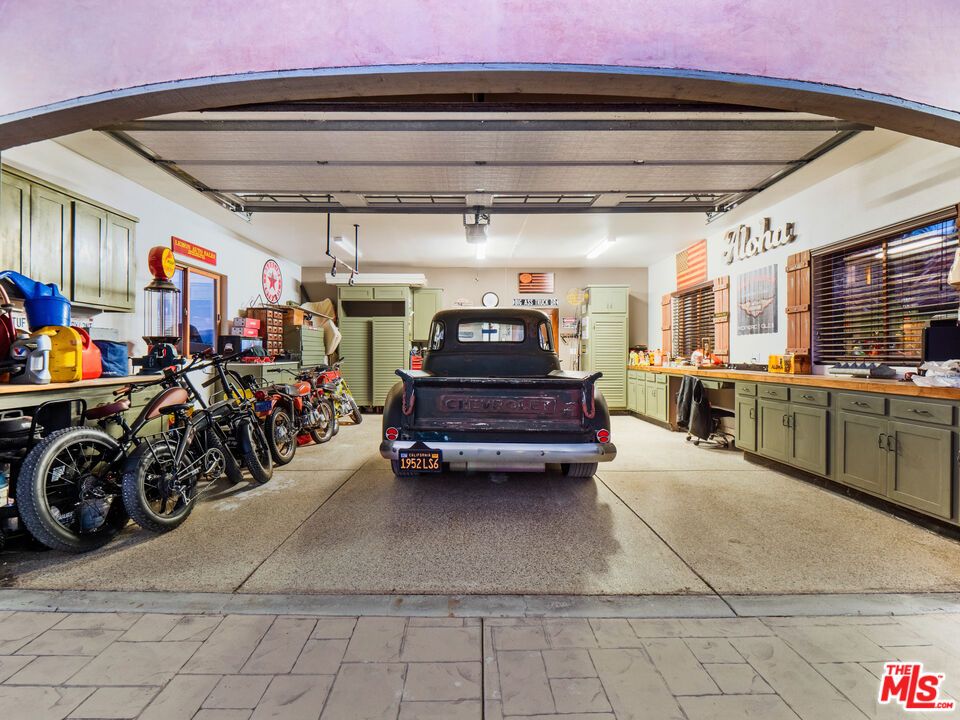 Garage, Interior
