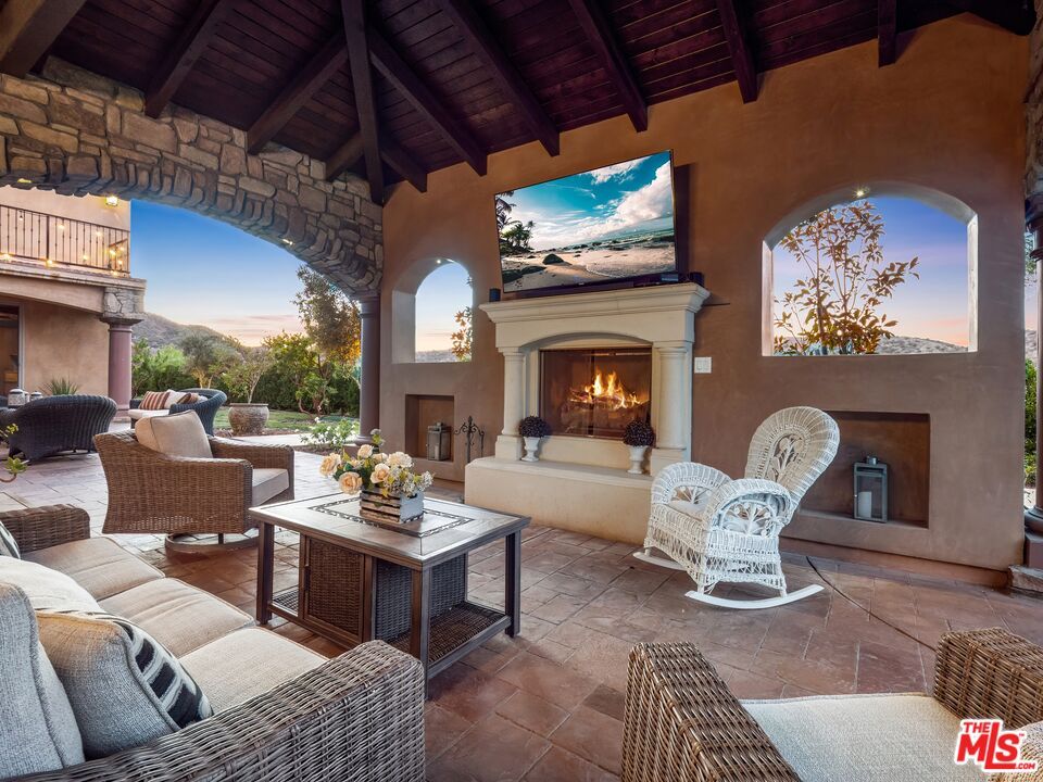 Exterior, Fireplace