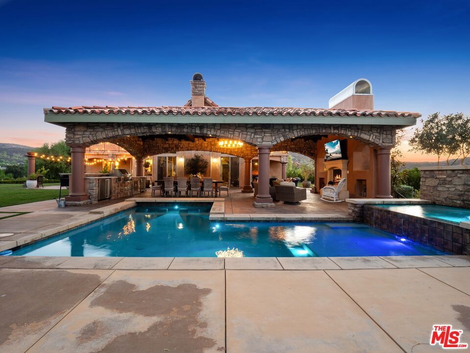 Exterior, Pool