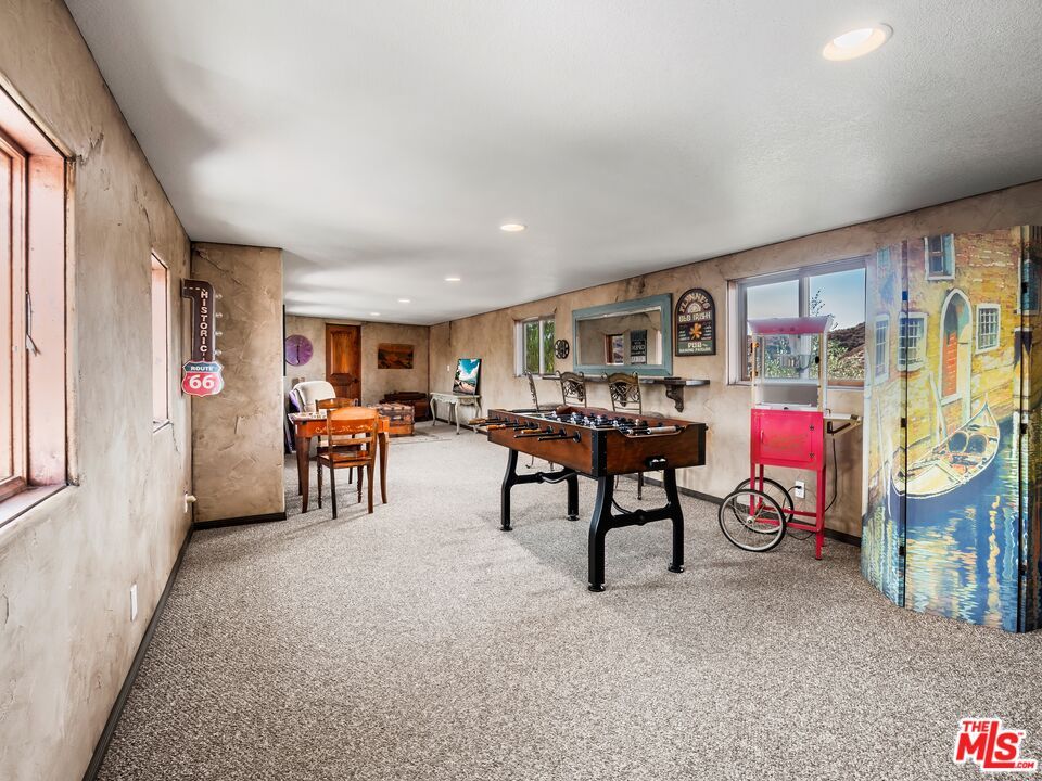 Game Room, Interior, Recessed Lighting