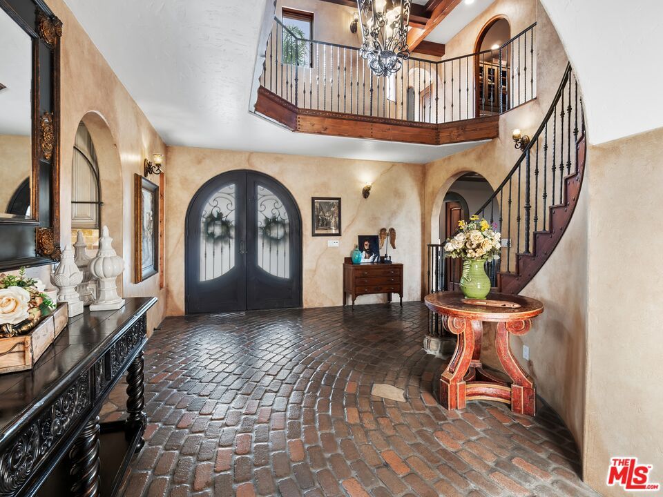 Chandelier, Interior, Recessed Lighting