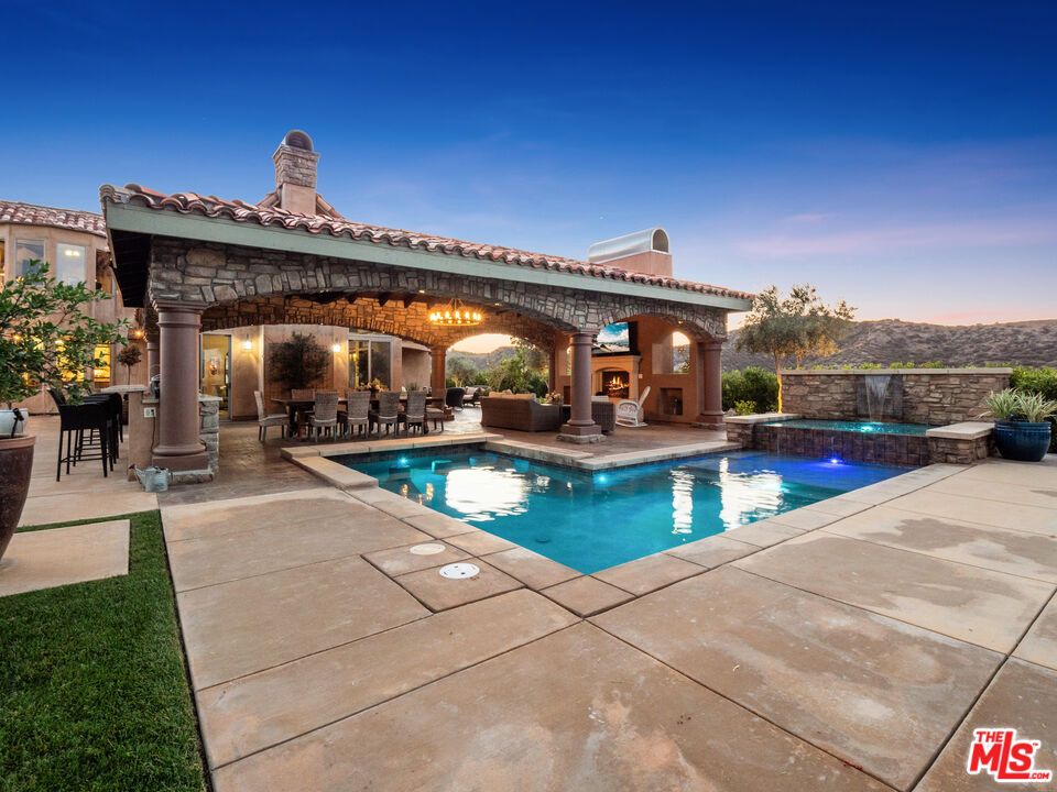 Exterior, Pool