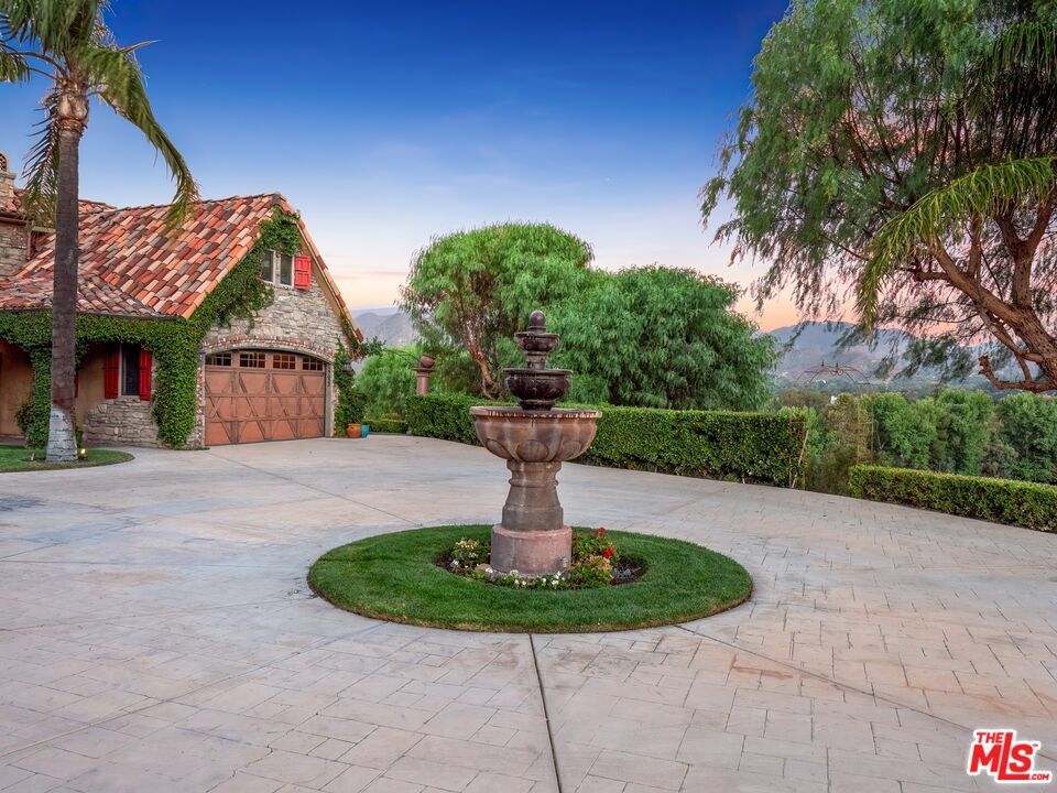 Backyard, Detached Garage, Exterior