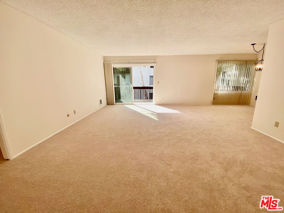 Empty room, Interior, Pendant Lights