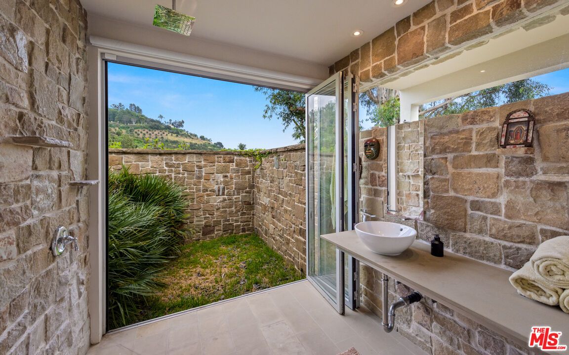 Bathroom, Interior, Recessed Lighting, Stone Walls