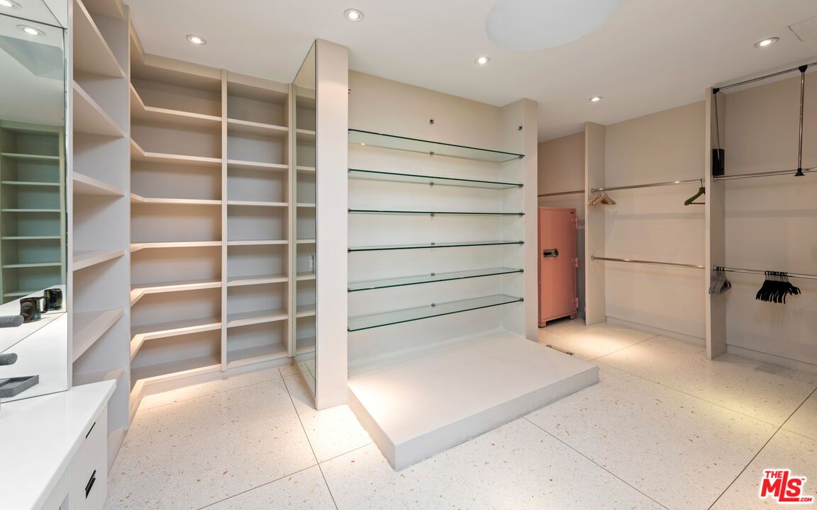 Interior, Recessed Lighting, Walk-in Closets