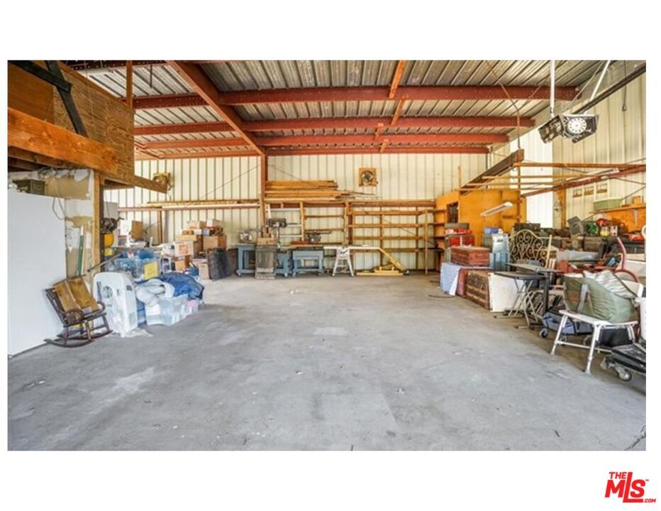 Garage, Interior, Wooden Beams