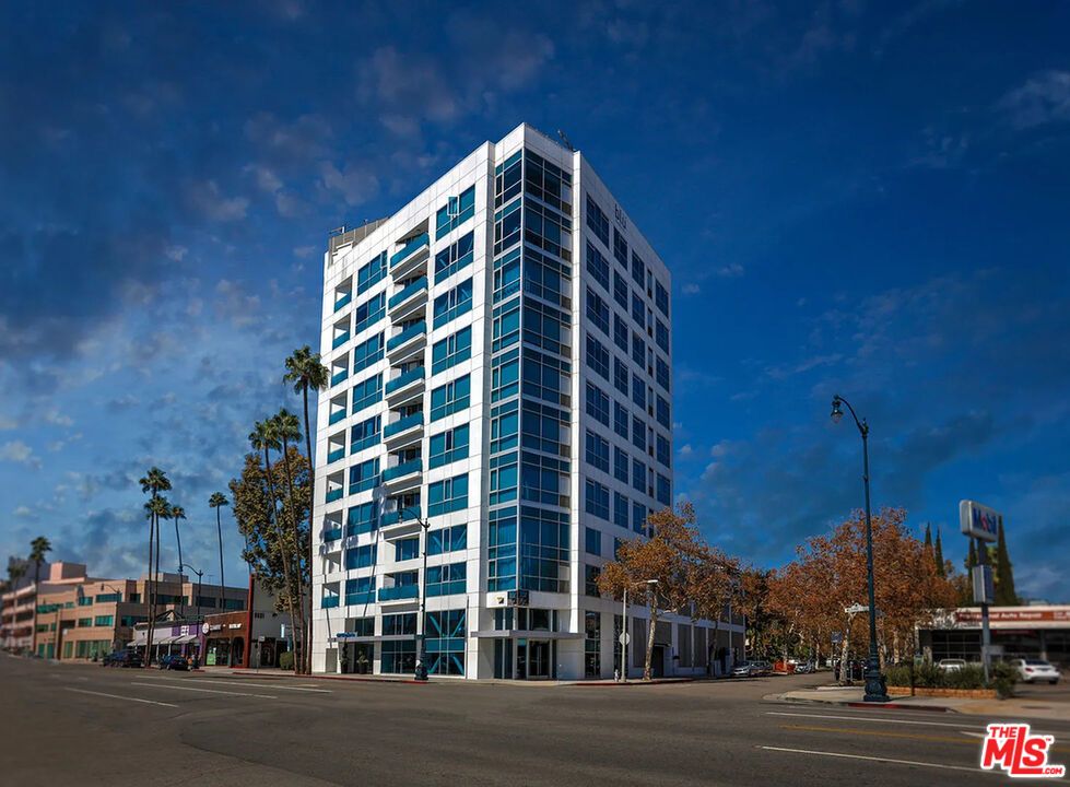 Exterior, Facade, Highrise