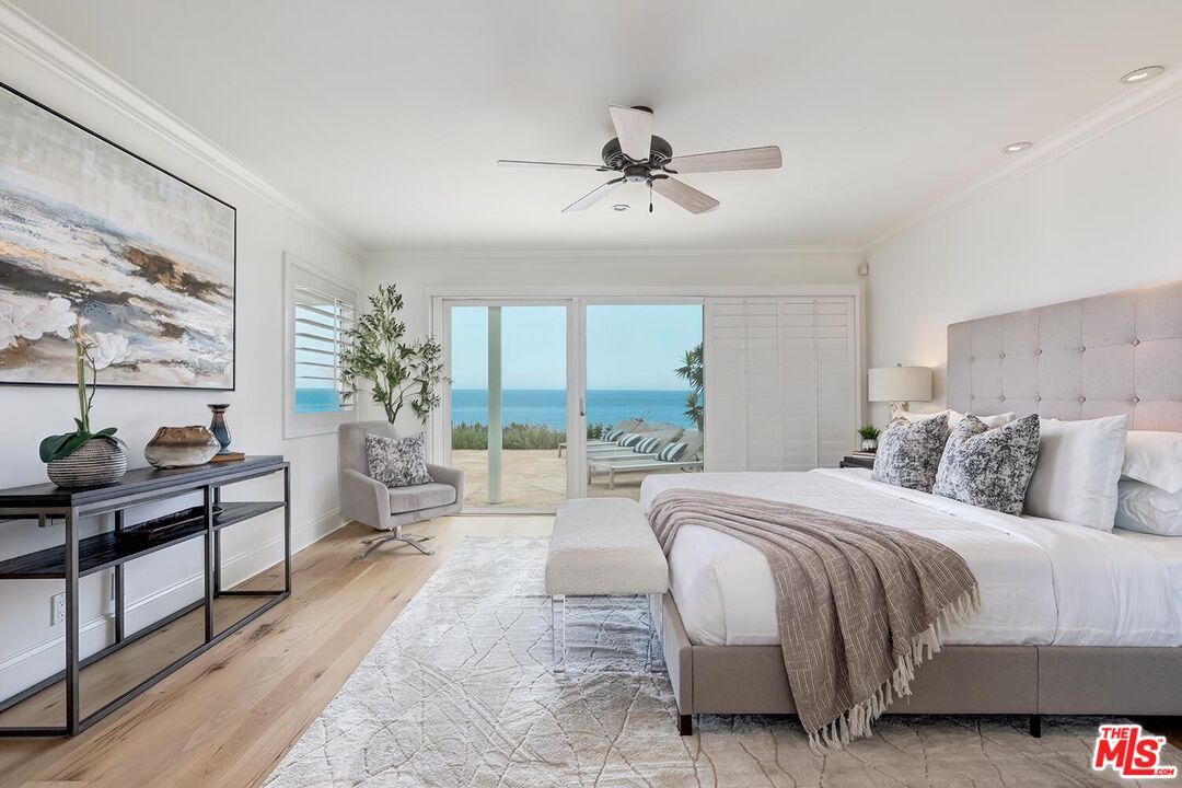 Bedroom, Interior, Recessed Lighting, Water, Wood Texture Flooring