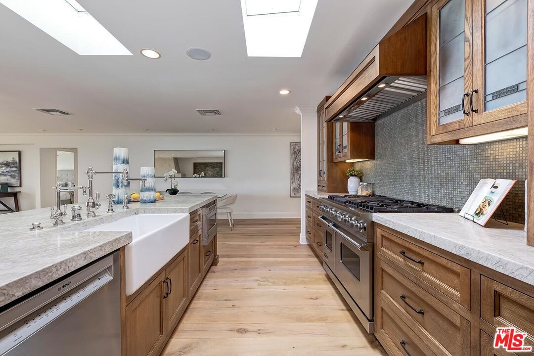 Dining room, Interior, Kitchen, Recessed Lighting, Stainless Steel Appliances, Wood Texture Flooring