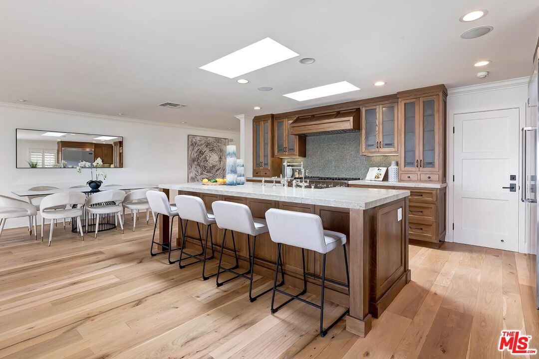 Dining room, Interior, Kitchen, Recessed Lighting, Wood Texture Flooring