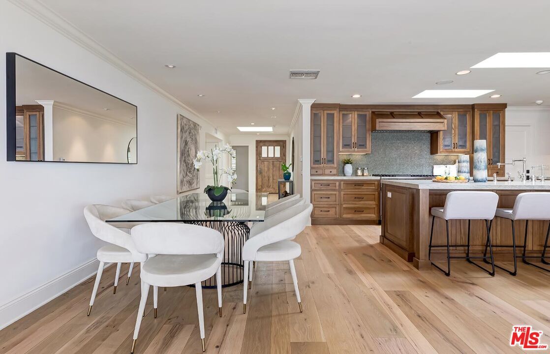 Dining room, Interior, Kitchen, Recessed Lighting, Wood Texture Flooring