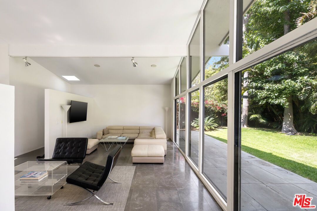 Interior, Living room, Recessed Lighting, Sun Room