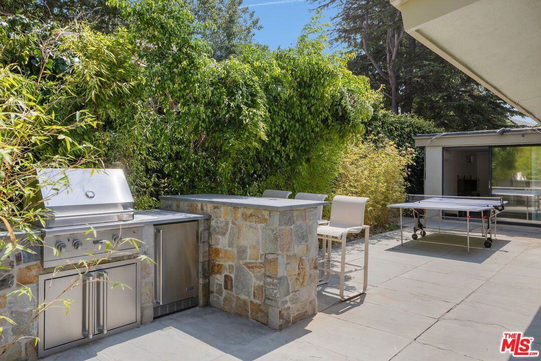 Exterior, Outdoor Kitchen