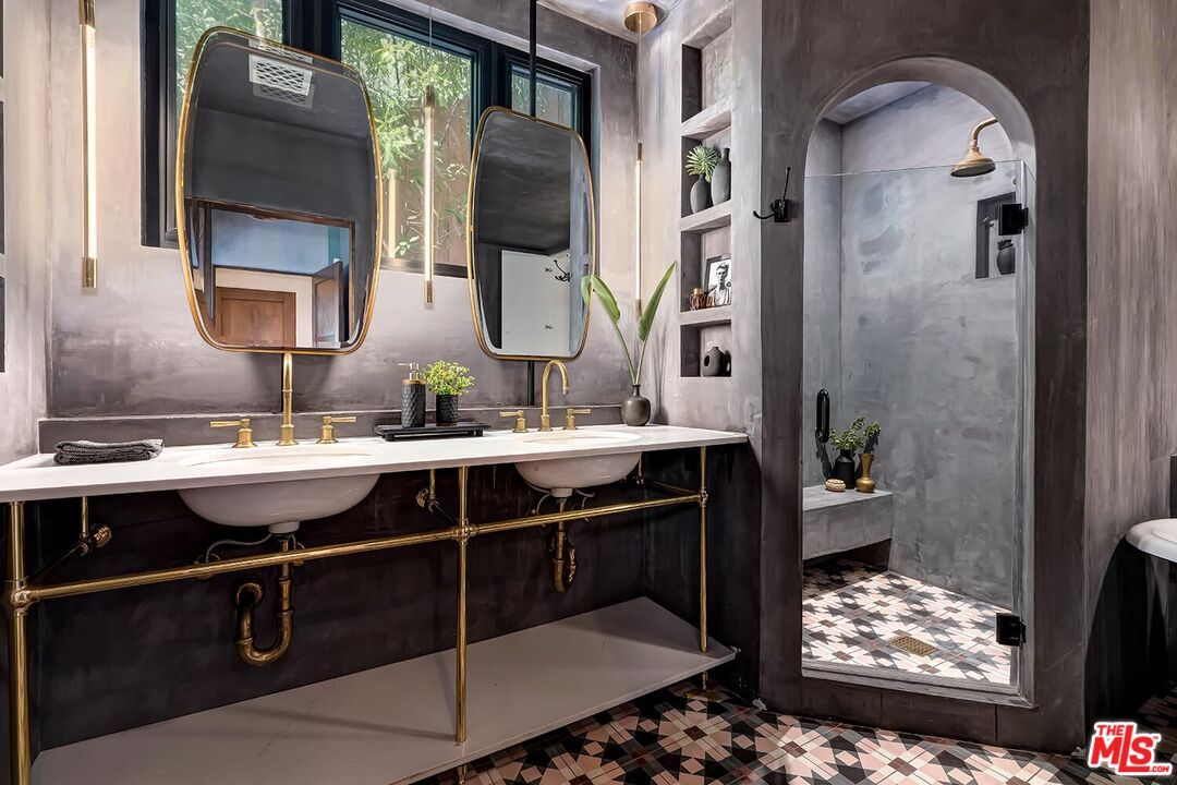 Bathroom, Dual Sink Vanities, Interior
