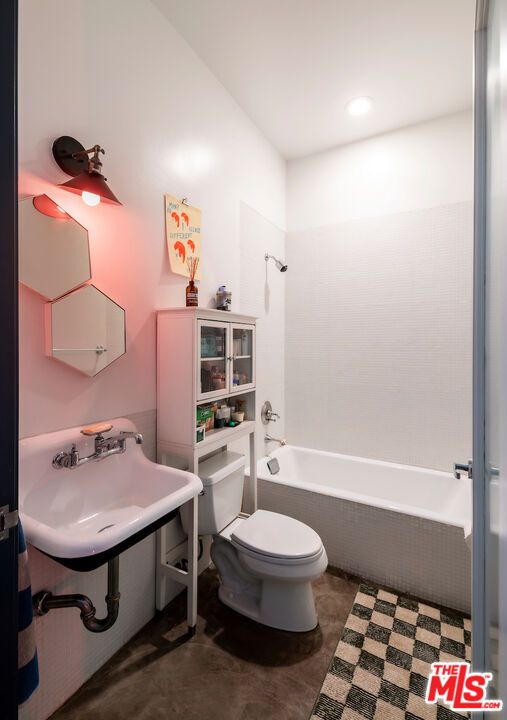 Bathroom, Interior, Recessed Lighting