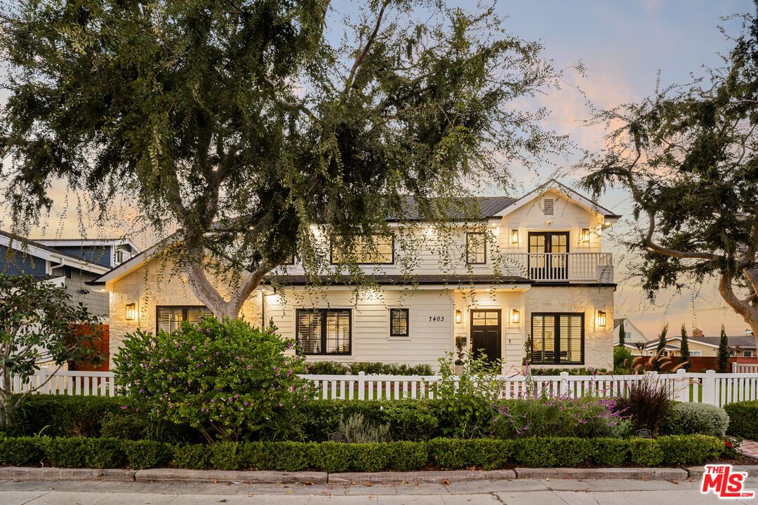 Exterior, Facade, Farmhouse
