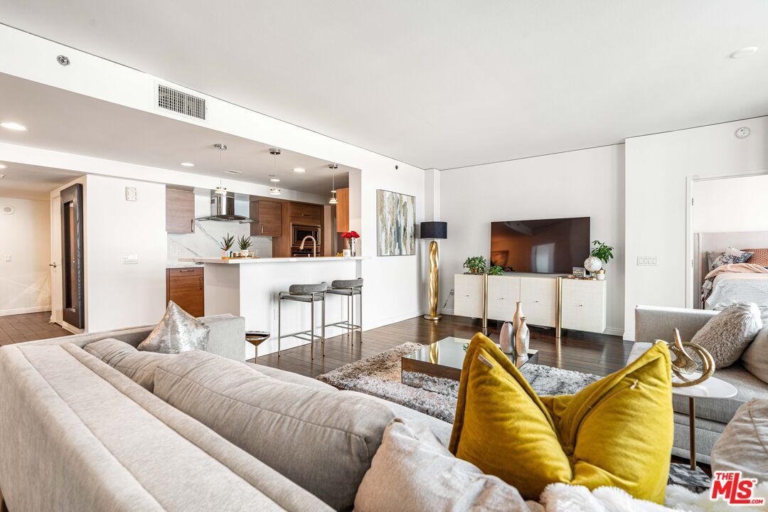 Interior, Kitchen, Living room, Pendant Lights, Recessed Lighting, Wood Texture Flooring