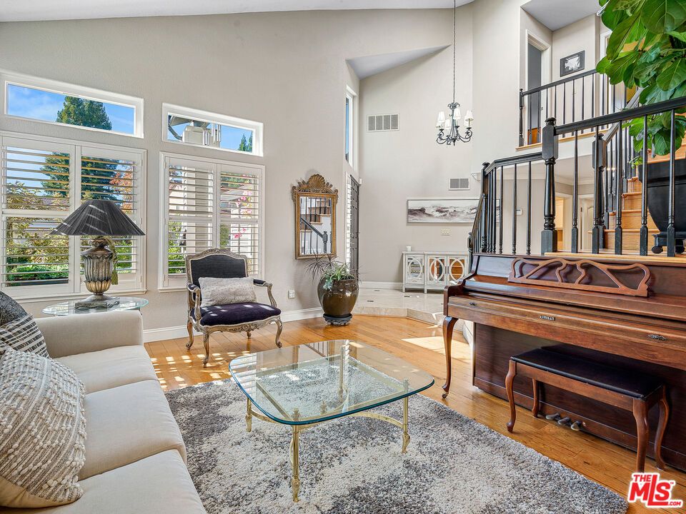 Interior, Living room, Pendant Lights, Piano, Wood Texture Flooring