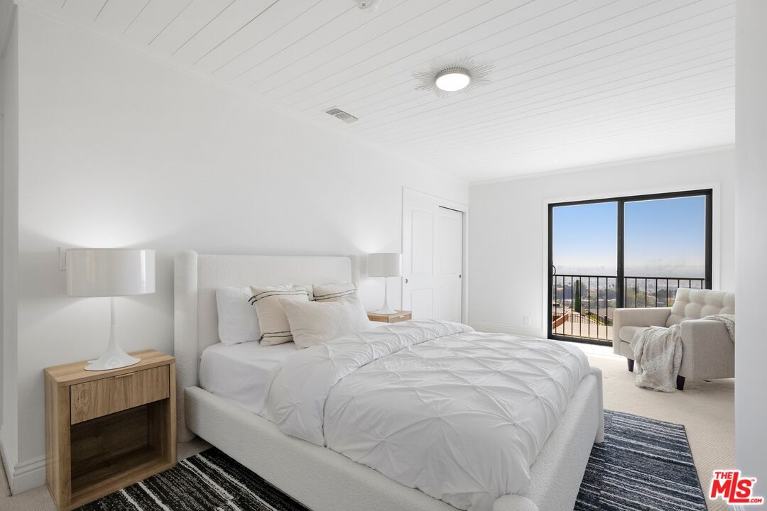 Bedroom, Interior, Water