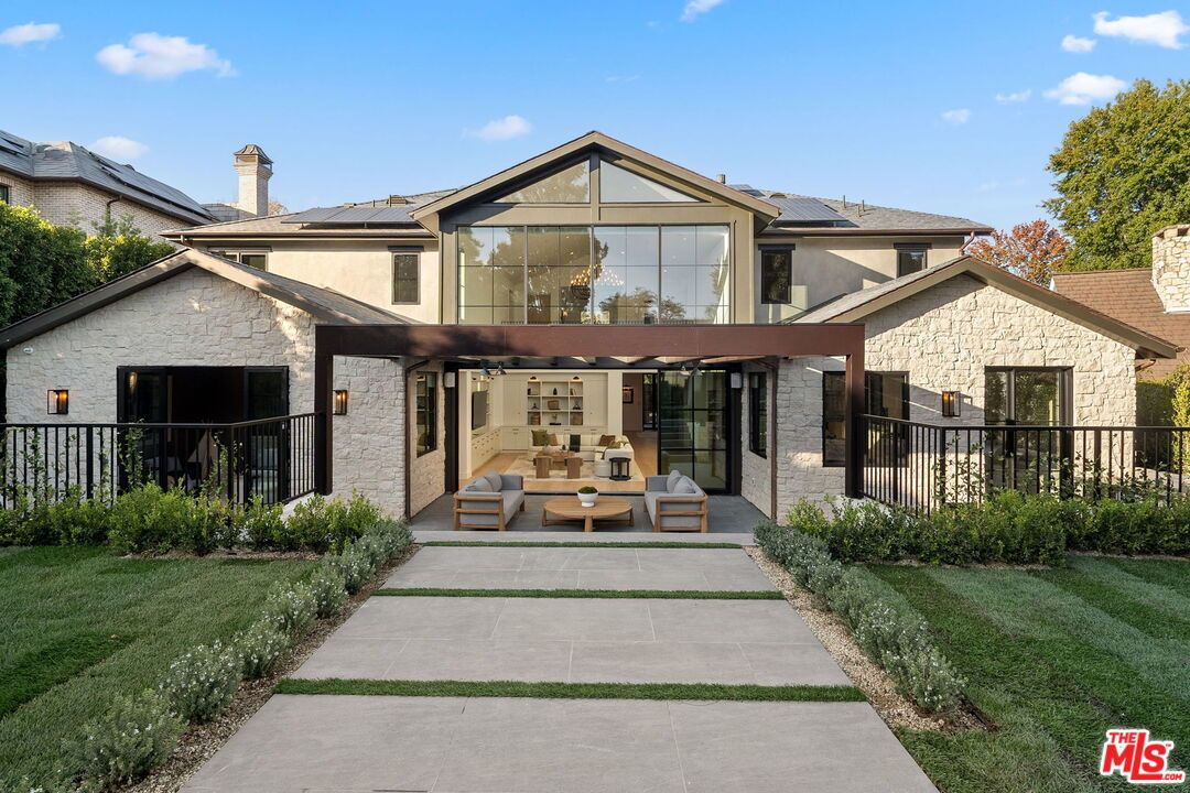 Backyard, Exterior, Facade, Solar Panels, American Craftsman