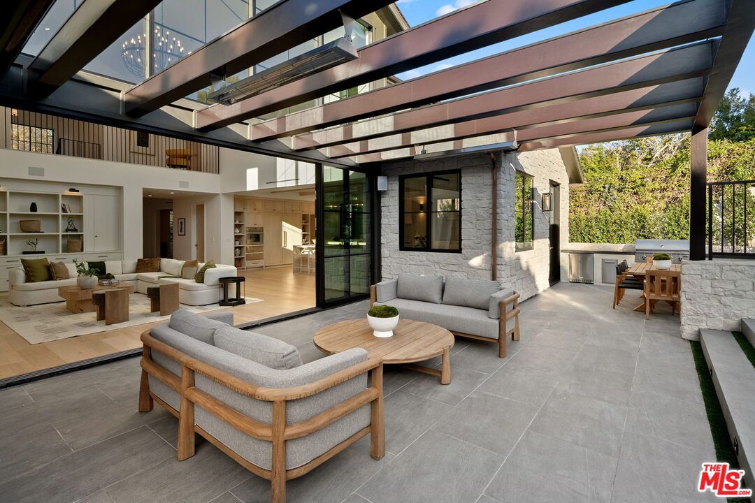 Exterior, Outdoor Kitchen