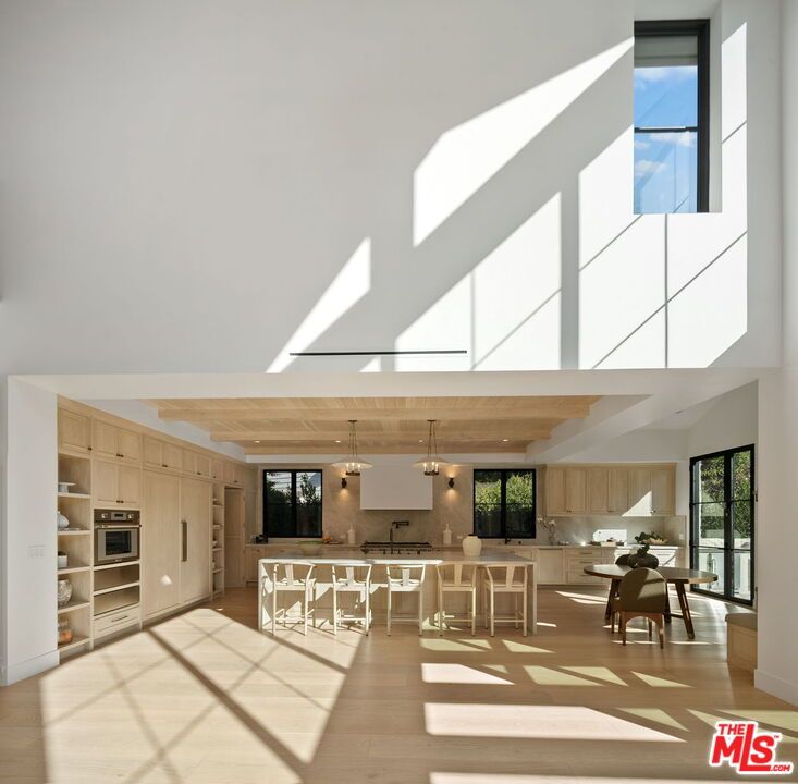 Dining room, Interior, Kitchen, Pendant Lights, Stainless Steel Appliances, Wood Texture Flooring