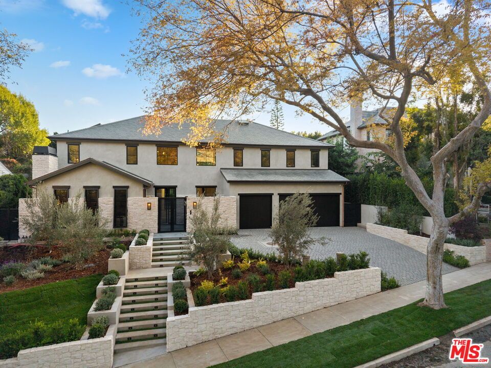 Attached, Backyard, Exterior, Facade, French Provincial