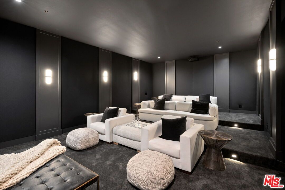 Interior, Projection Screen, Recessed Lighting, Theatre Room