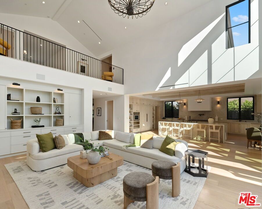 Dining room, Interior, Living room, Pendant Lights, Recessed Lighting, Wood Texture Flooring