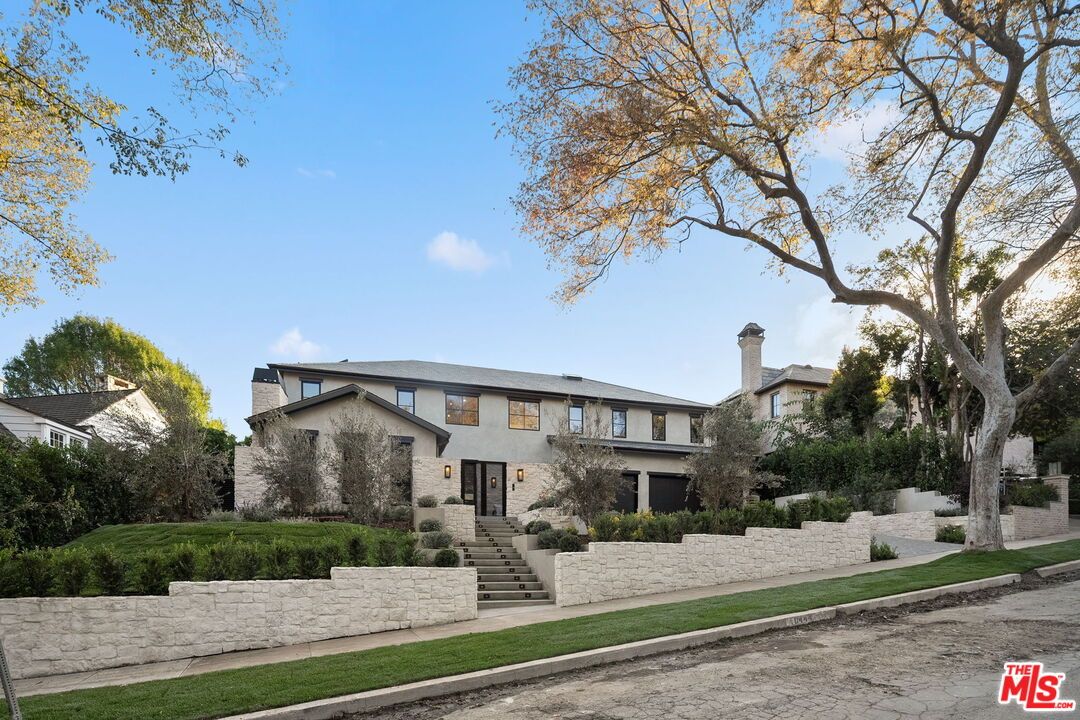 Exterior, Facade, Georgian