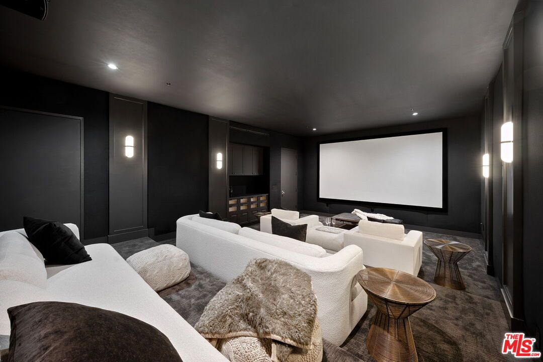 Interior, Projection Screen, Recessed Lighting, Theatre Room