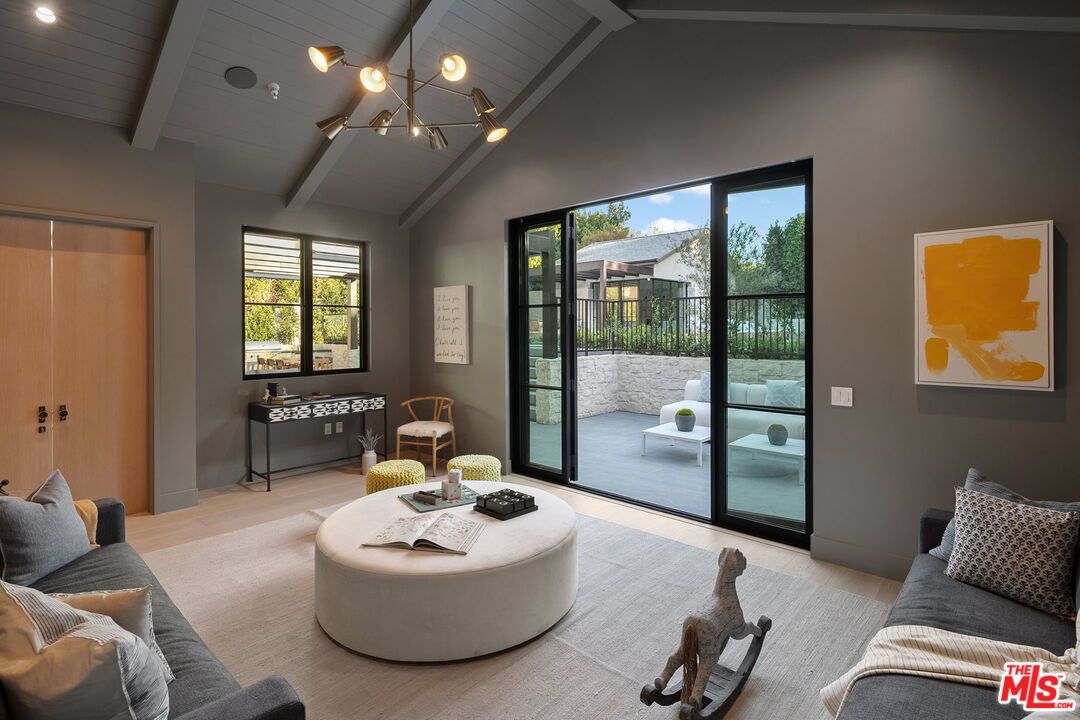 Interior, Living room, Pendant Lights, Recessed Lighting, Wood Texture Flooring