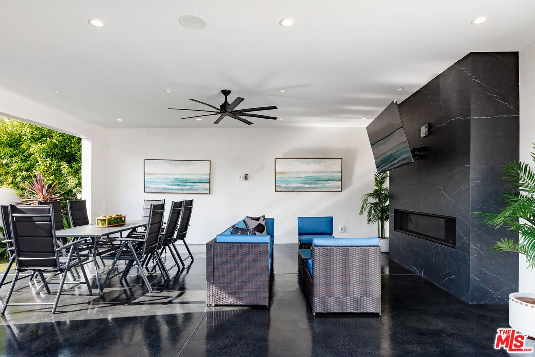 Dining room, Fireplace, Interior, Marble Walls, Recessed Lighting