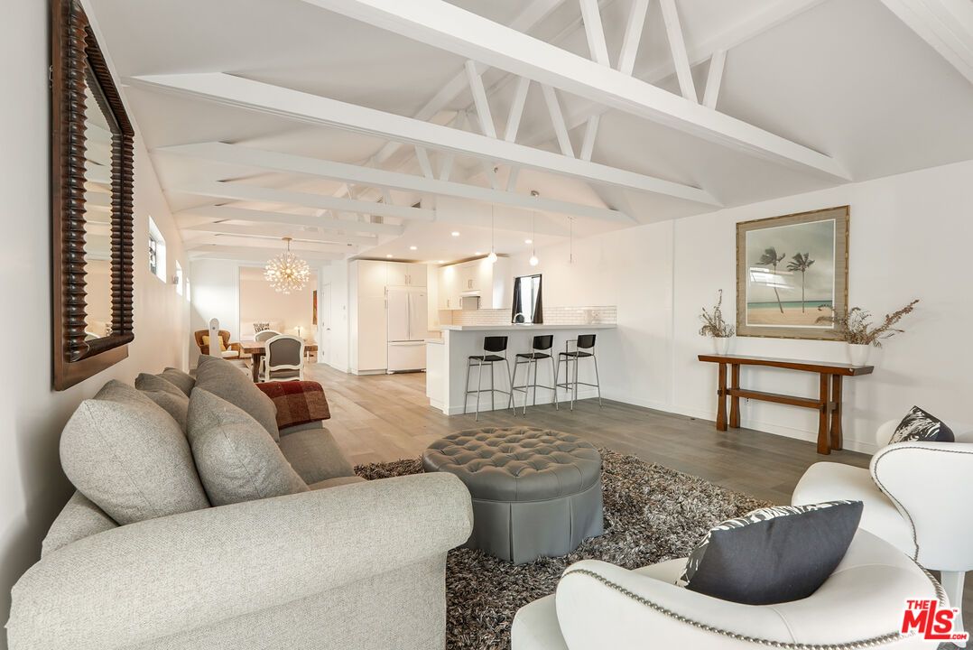 Chandelier, Interior, Kitchen, Living room, Pendant Lights, Recessed Lighting, Wood Texture Flooring