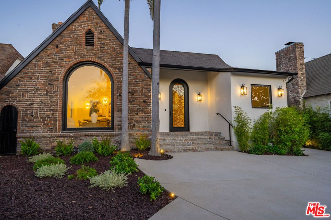 Exterior, Facade, Brick Facade, French Provincial