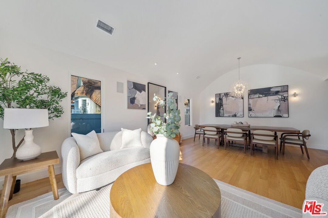 Chandelier, Dining room, Interior, Living room, Recessed Lighting, Wood Texture Flooring