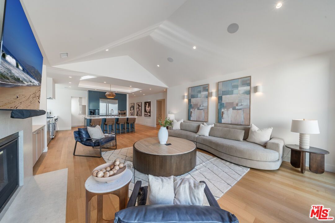 Interior, Kitchen, Living room, Pendant Lights, Recessed Lighting, Stainless Steel Appliances, Wood Texture Flooring