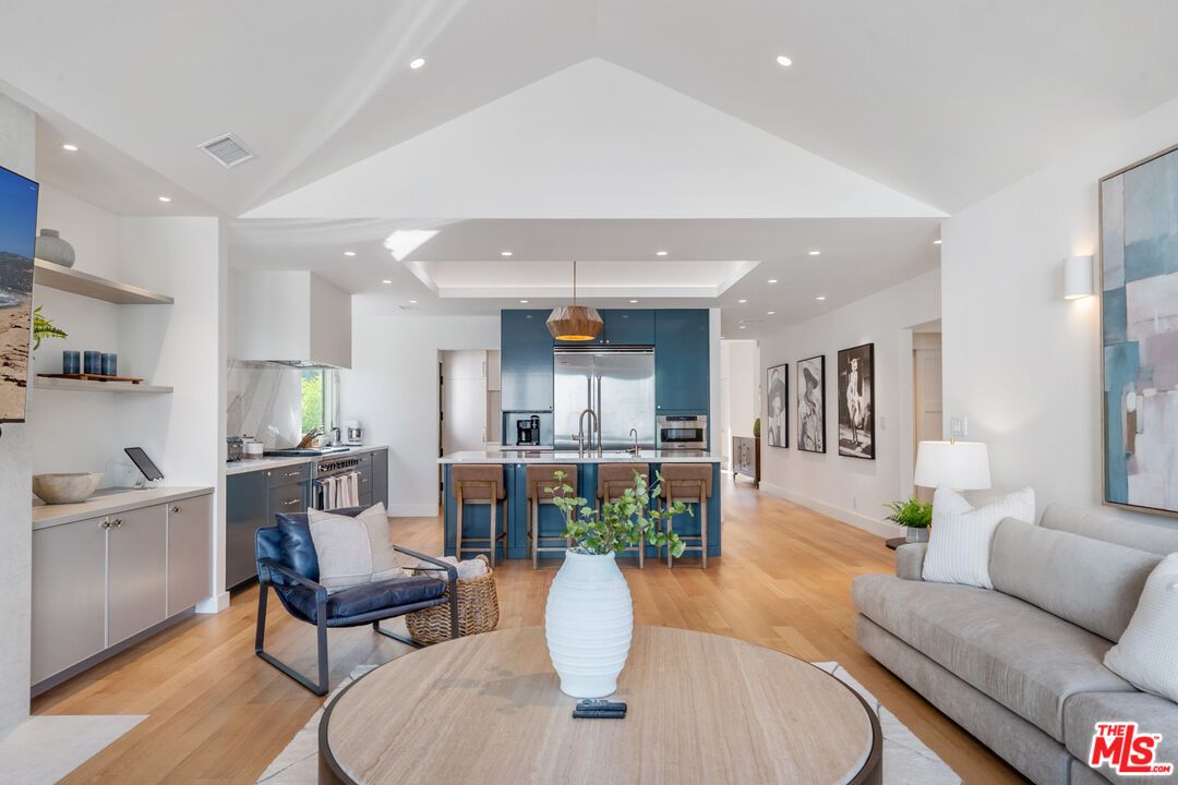 Interior, Kitchen, Living room, Pendant Lights, Recessed Lighting, Stainless Steel Appliances, Wood Texture Flooring