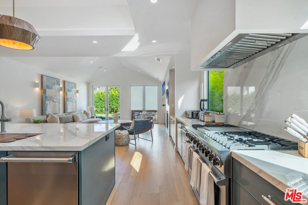 Dining room, Interior, Kitchen, Living room, Pendant Lights, Recessed Lighting, Stainless Steel Appliances, Wood Texture Flooring