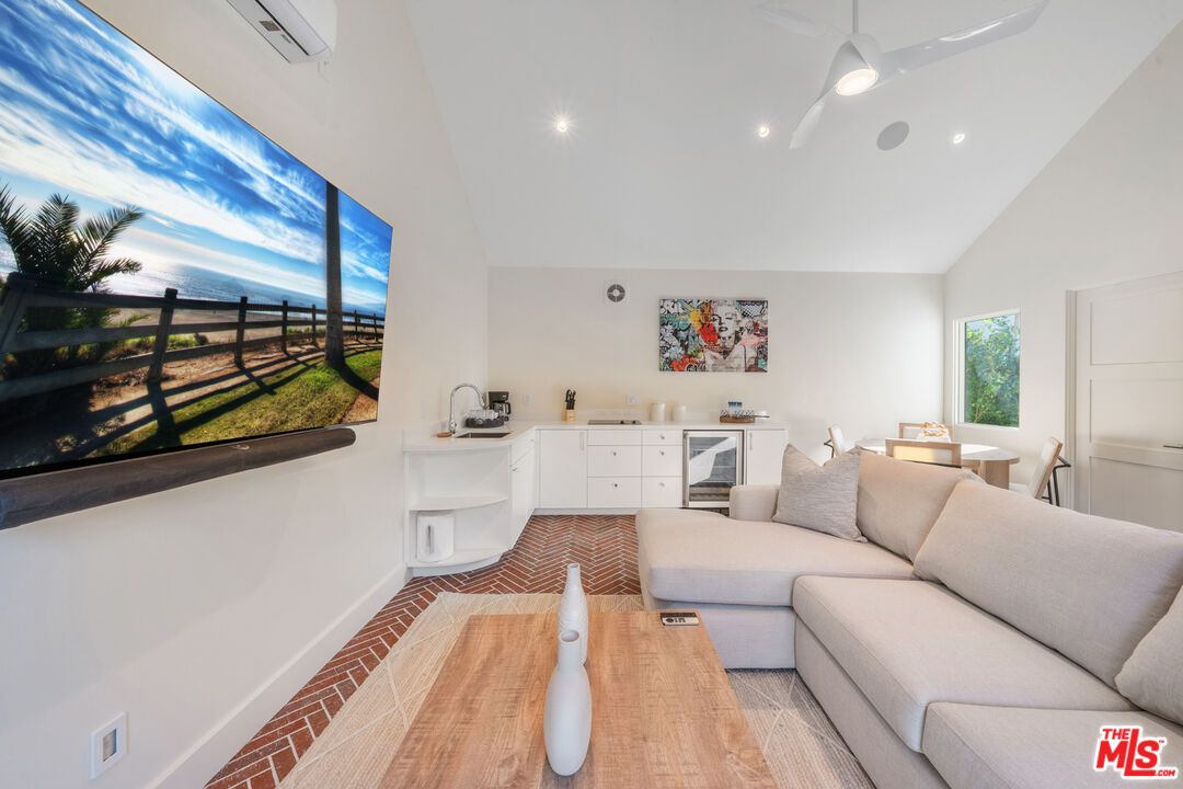 Interior, Living room, Recessed Lighting, Water