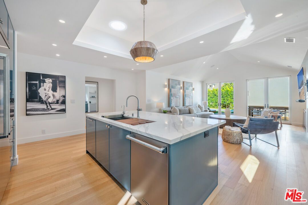 Interior, Kitchen, Living room, Pendant Lights, Recessed Lighting, Stainless Steel Appliances, Wood Texture Flooring