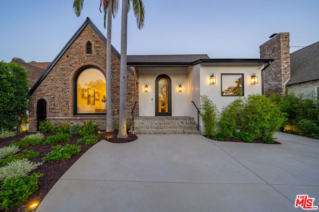 Exterior, Facade, Brick Facade, Spanish Mediterranean